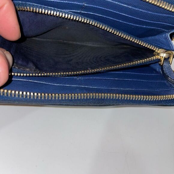 Authentic Prada Quilted Diamond Stitch Zippy Wallet - Picture 15 of 16